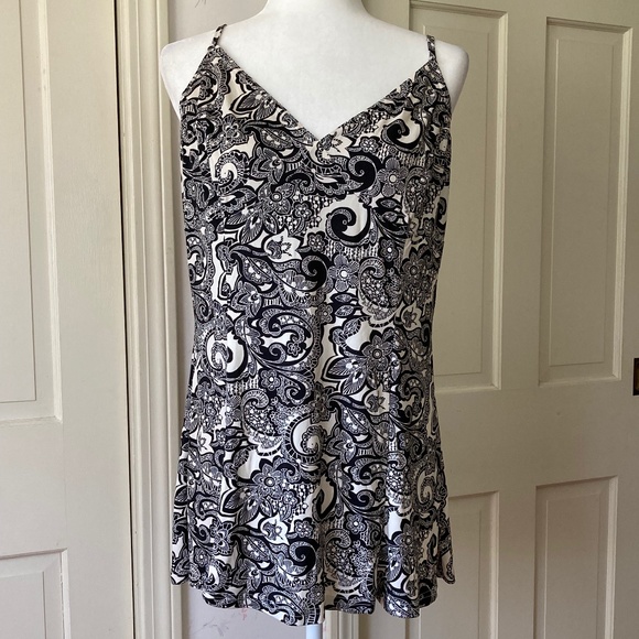 Black and White FlaredTank Top - Picture 1 of 5